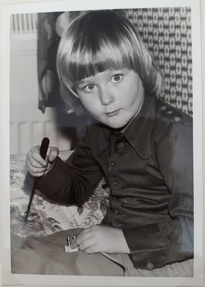 Jolanda met een schroevendraaier juni 1977.jpg