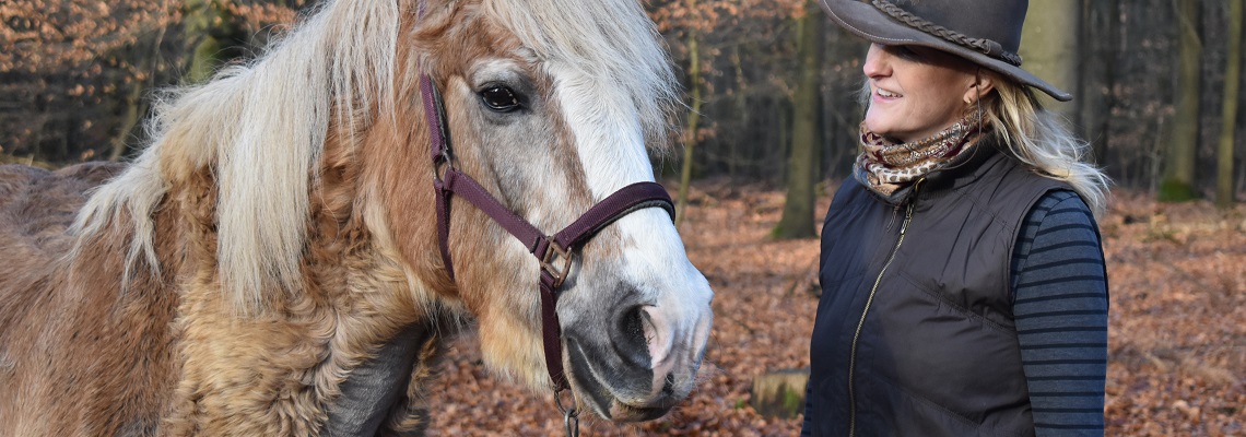 Jolanda met paard Joris | sierdaden.nl Jolanda met paard Joris | sierdaden.nl